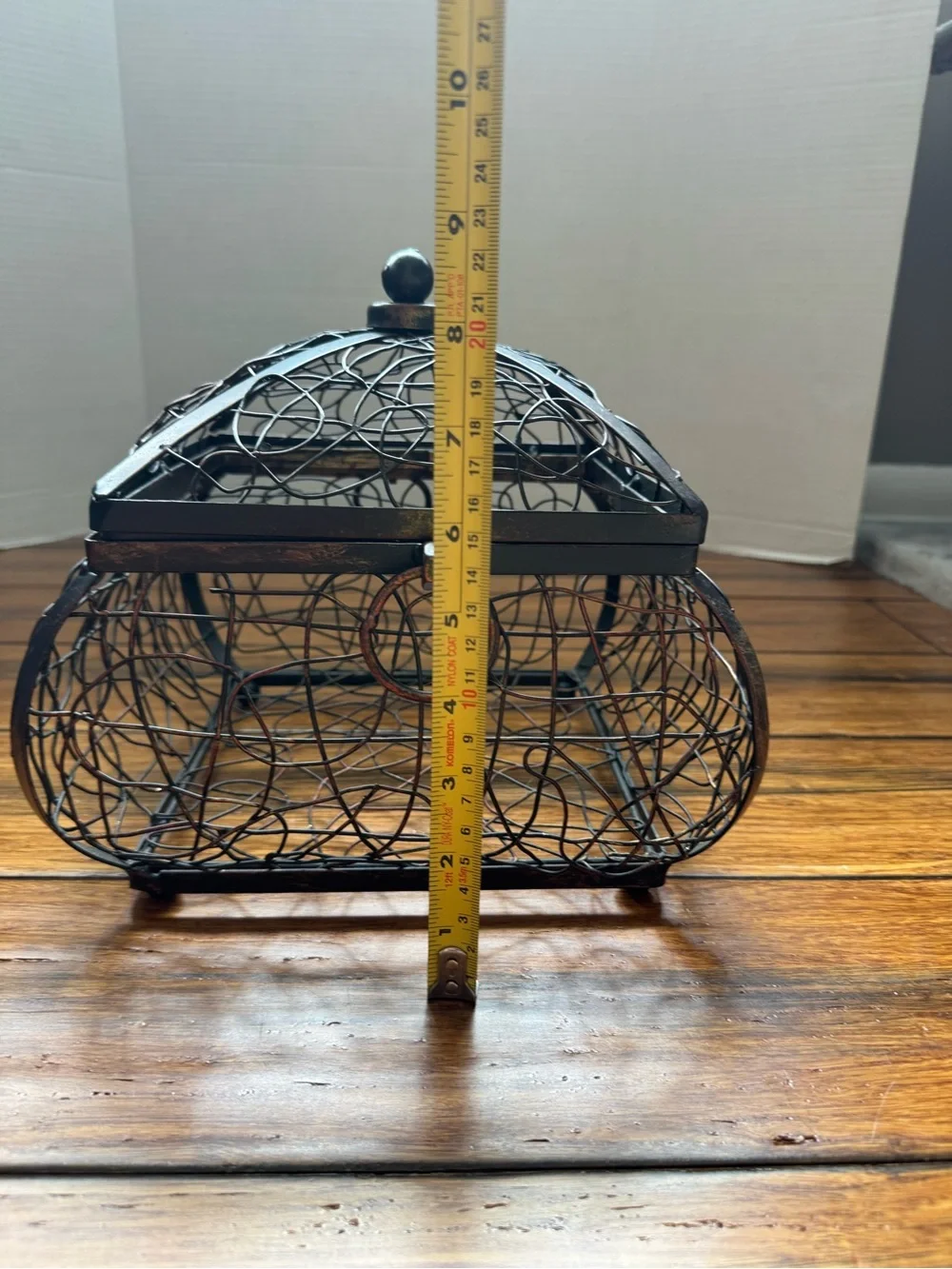 Rustic French Style Wire Metal Basket with Lid
